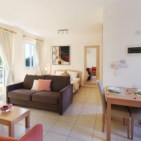 Adamou Gardens Apartment Paphos ภายนอก รูปภาพ