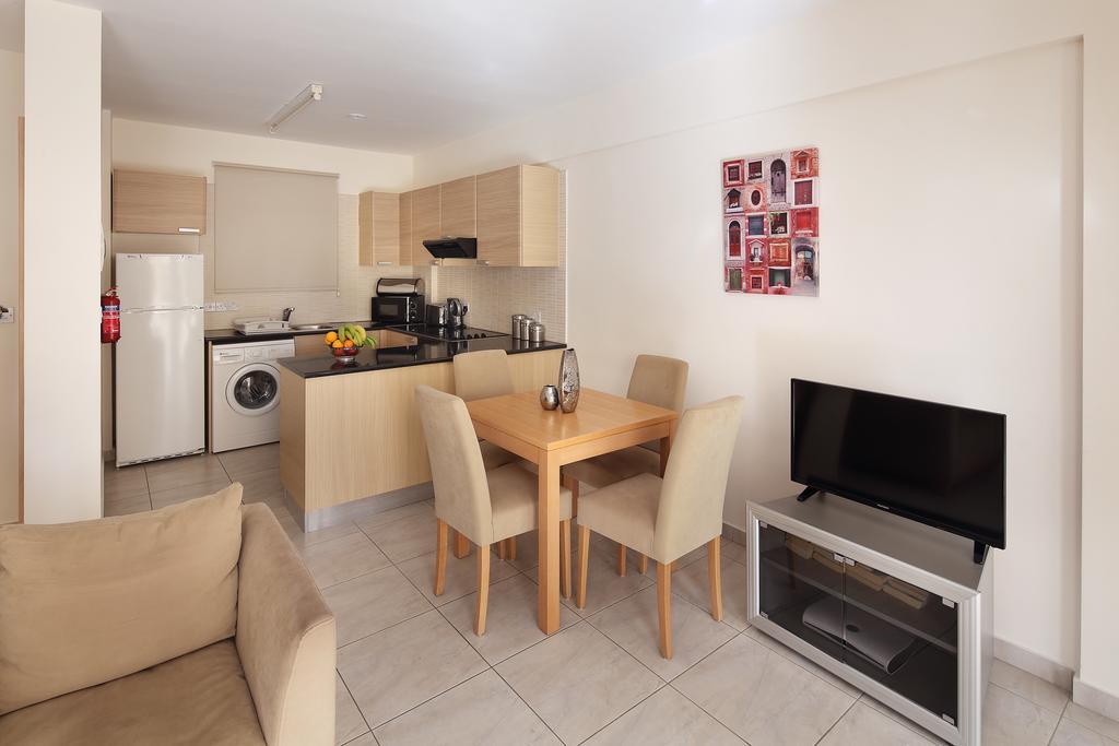 Adamou Gardens Apartment Paphos ภายนอก รูปภาพ