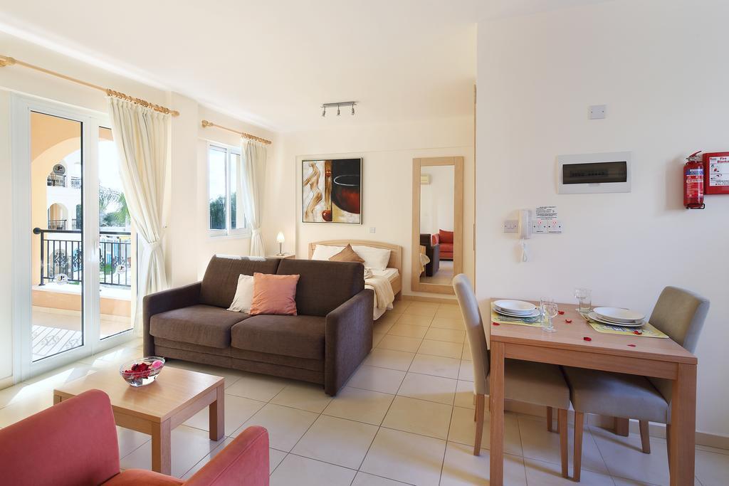 Adamou Gardens Apartment Paphos ภายนอก รูปภาพ
