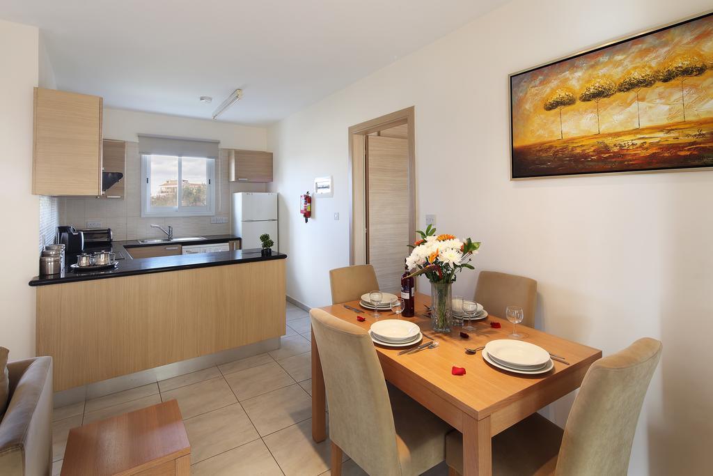 Adamou Gardens Apartment Paphos ภายนอก รูปภาพ