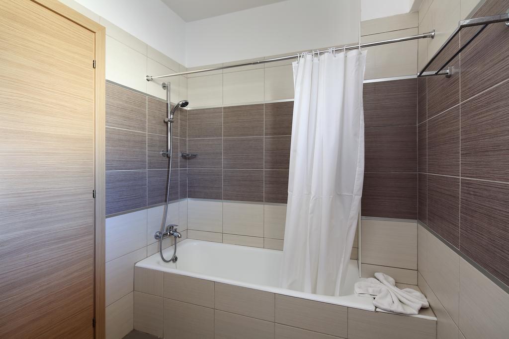 Adamou Gardens Apartment Paphos ภายนอก รูปภาพ