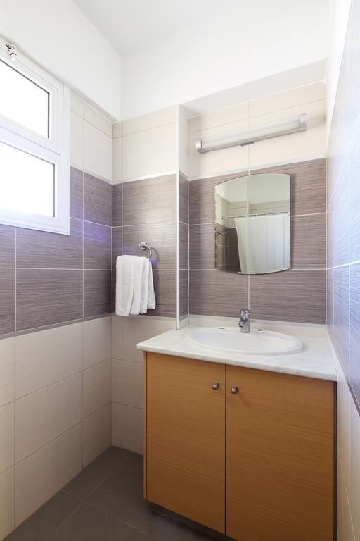 Adamou Gardens Apartment Paphos ภายนอก รูปภาพ