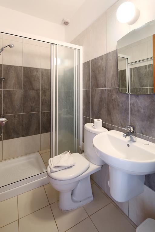 Adamou Gardens Apartment Paphos ภายนอก รูปภาพ