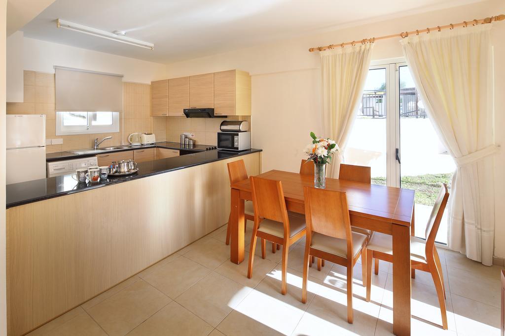 Adamou Gardens Apartment Paphos ภายนอก รูปภาพ
