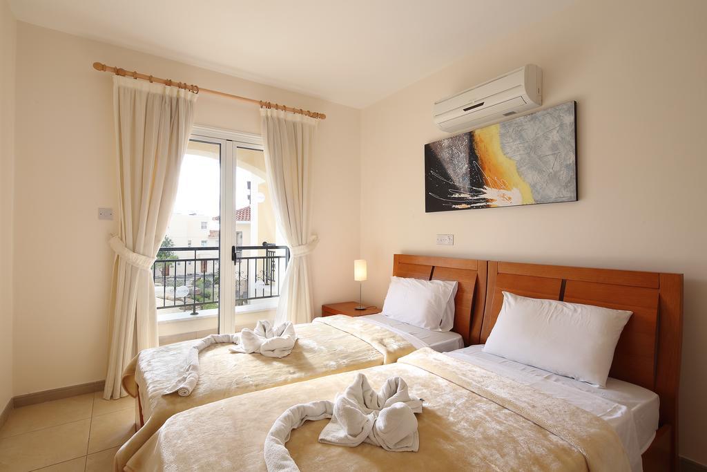 Adamou Gardens Apartment Paphos ภายนอก รูปภาพ