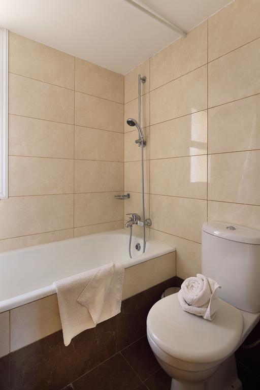 Adamou Gardens Apartment Paphos ภายนอก รูปภาพ