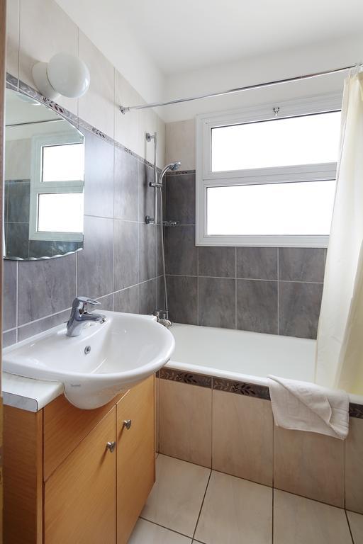 Adamou Gardens Apartment Paphos ภายนอก รูปภาพ