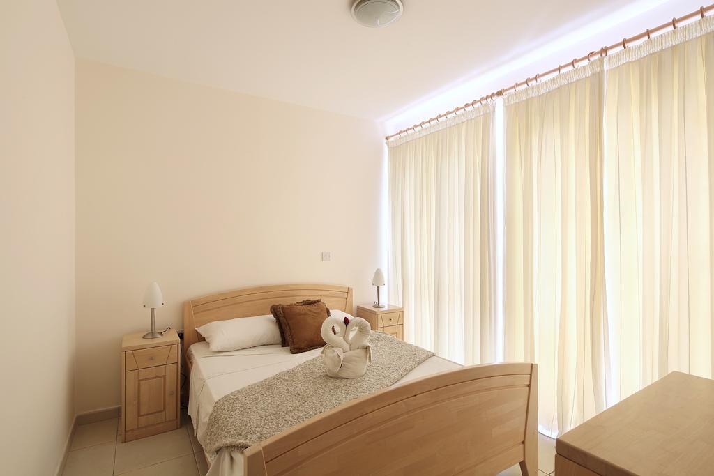 Adamou Gardens Apartment Paphos ภายนอก รูปภาพ