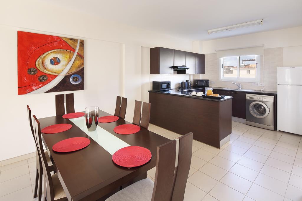 Adamou Gardens Apartment Paphos ภายนอก รูปภาพ