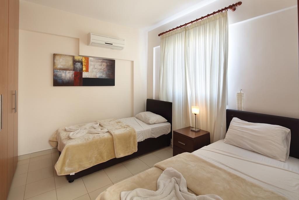 Adamou Gardens Apartment Paphos ภายนอก รูปภาพ