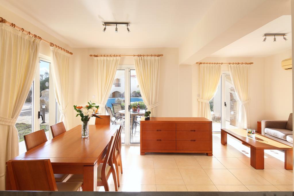 Adamou Gardens Apartment Paphos ภายนอก รูปภาพ